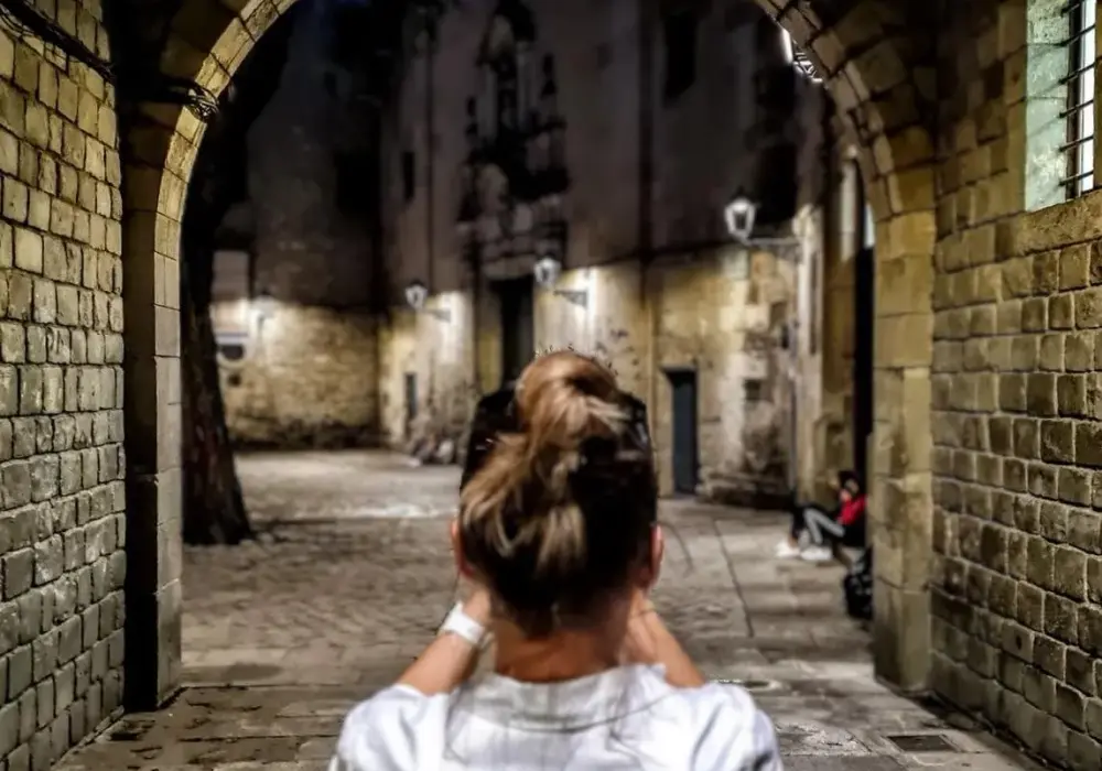 Najlepsze noclegi w Barcelonie – 5 dzielnic, które Cię zachwycą