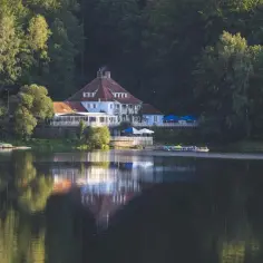 Najlepsze restauracje nad jeziorem Śląskim z pięknymi widokami
