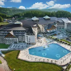 Ile kosztuje nocleg w hotelu Gołębiewski? Ceny pokoi i najem w sezonie