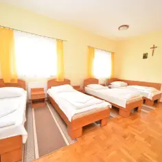 Ile kosztuje nocleg w domu pielgrzyma na Jasnej Górze? Cennik i standardy.