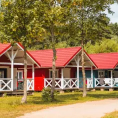 Gdzie nocleg w Łebie? Najlepsze miejsca, ceny i porady na sezon.
