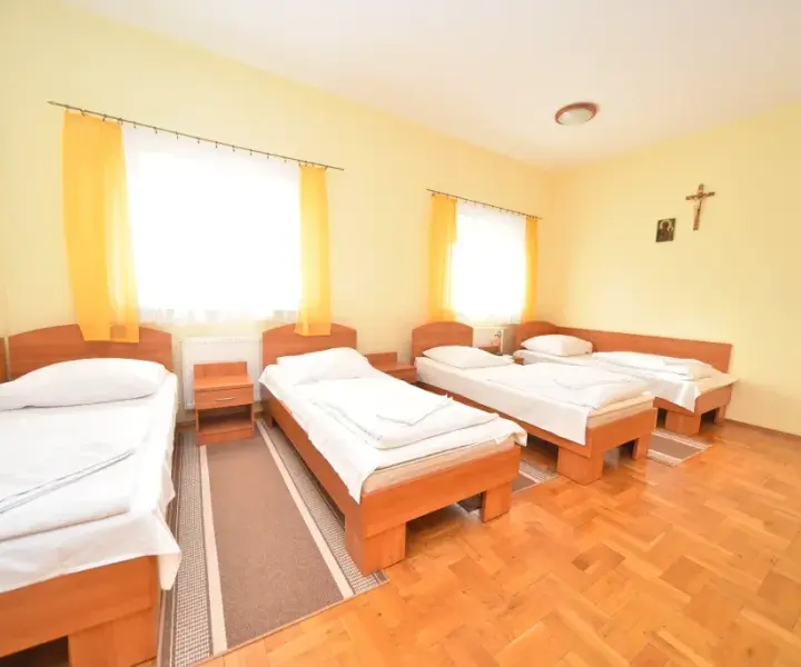 Ile kosztuje nocleg w domu pielgrzyma na Jasnej Górze? Cennik i standardy.