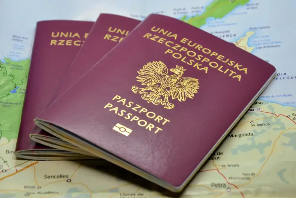 Zdjęcie Czy zdjęcie w paszporcie jest kolorowe? Oto, co musisz wiedzieć