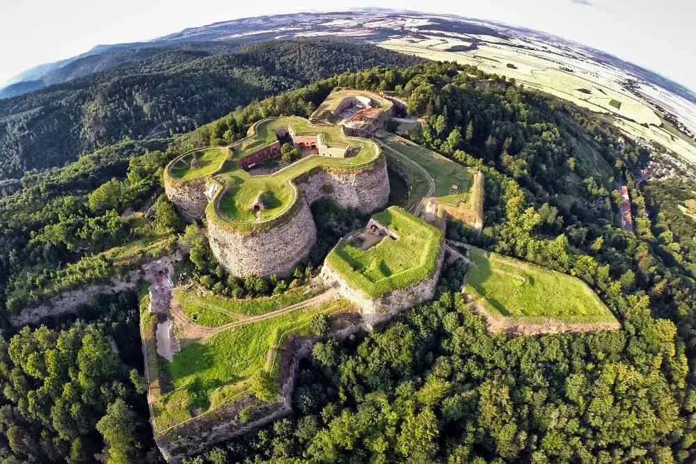 Zdjęcie Góry Sowie - gdzie nocleg w atrakcyjnych miejscach z historią i widokami