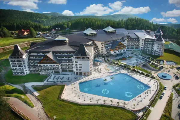Ile kosztuje nocleg w hotelu Gołębiewski? Ceny pokoi i najem w sezonie
